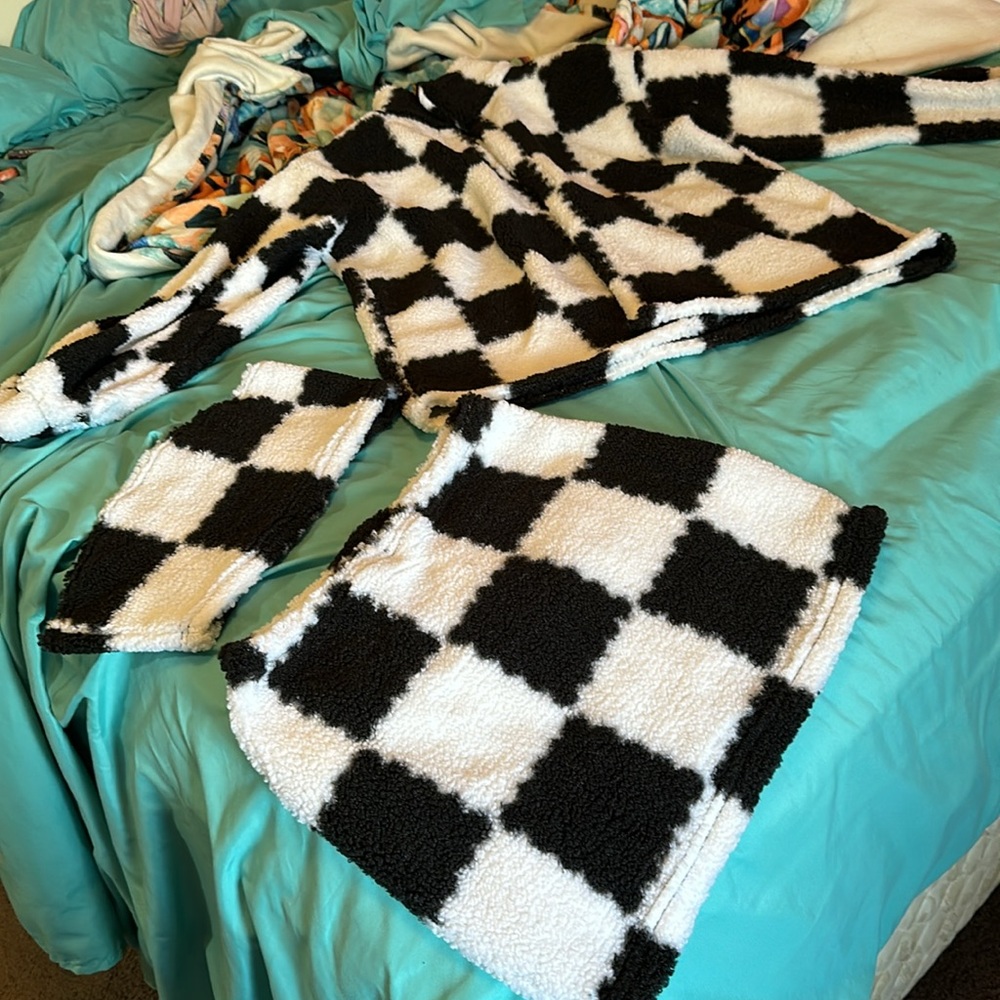 3 piece set. Size Medium. Black and white square patched.